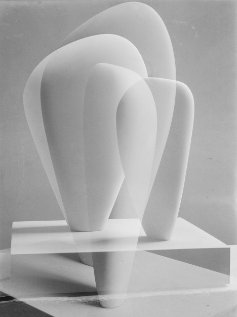 barbara-hepworth-sculpture-two-forms