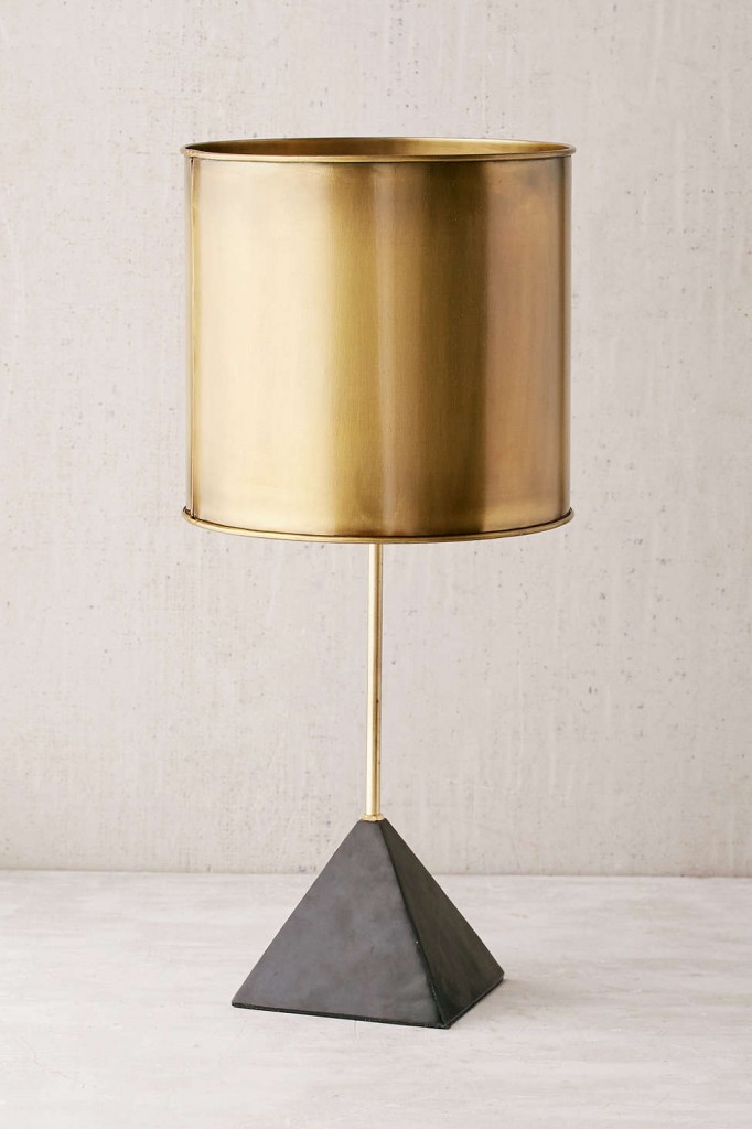 stone-pyramid-table-lamp