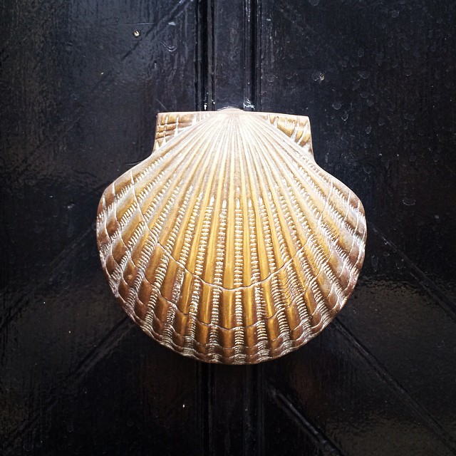 vintage-brass-shell-door-knocker-katie-armour-instagram