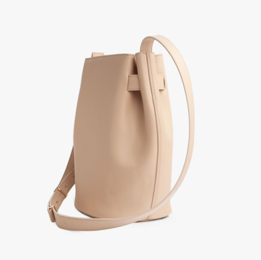 structured-cinch-bag-leather-cuyana-3