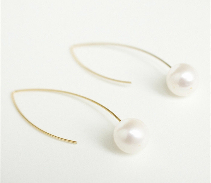 minimalist-pearl-earrings