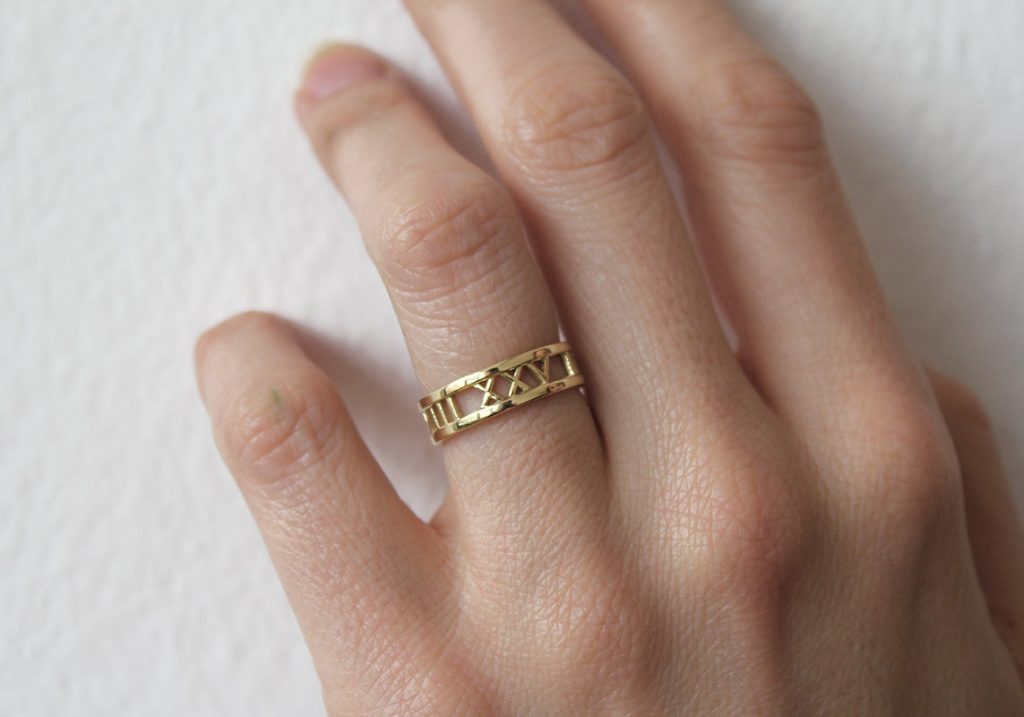 gold-roman-numerals-date-ring