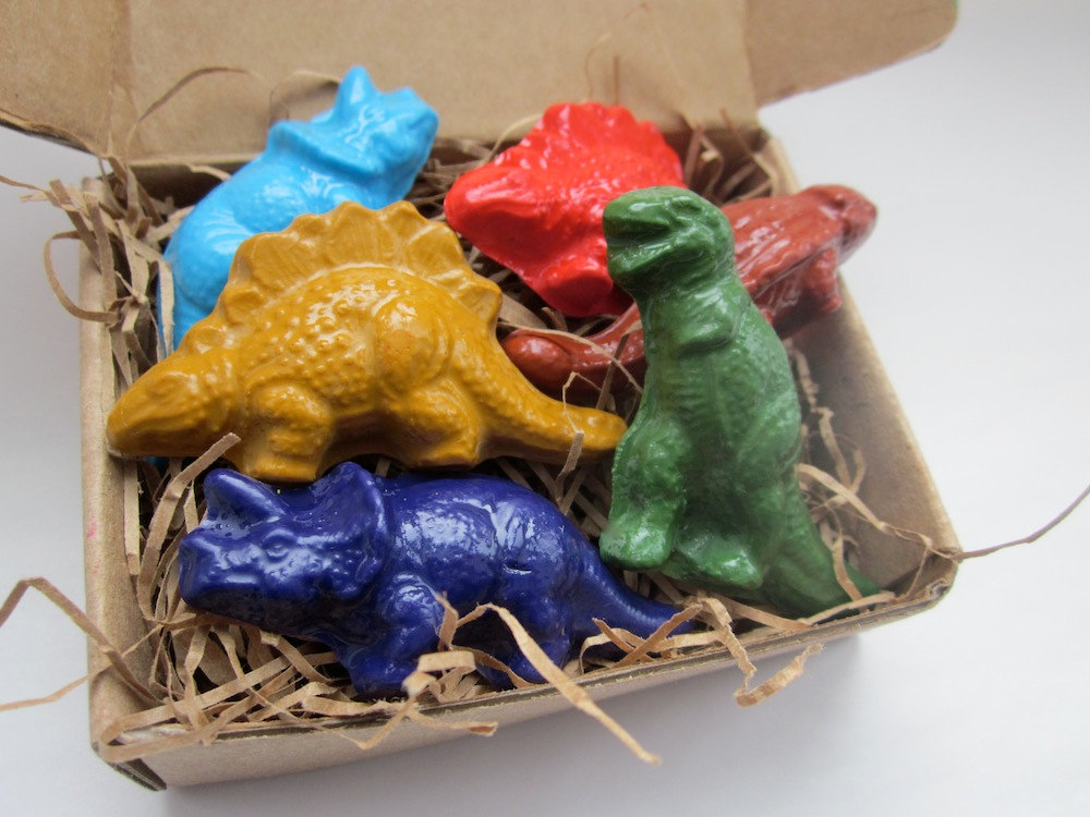 dinosaur-crayons