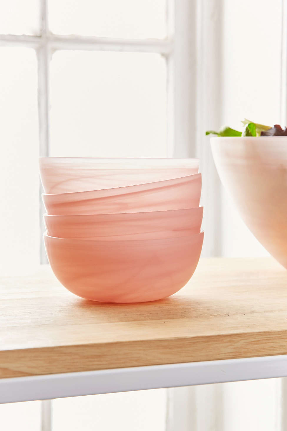swirled-glass-bowl-set-pink