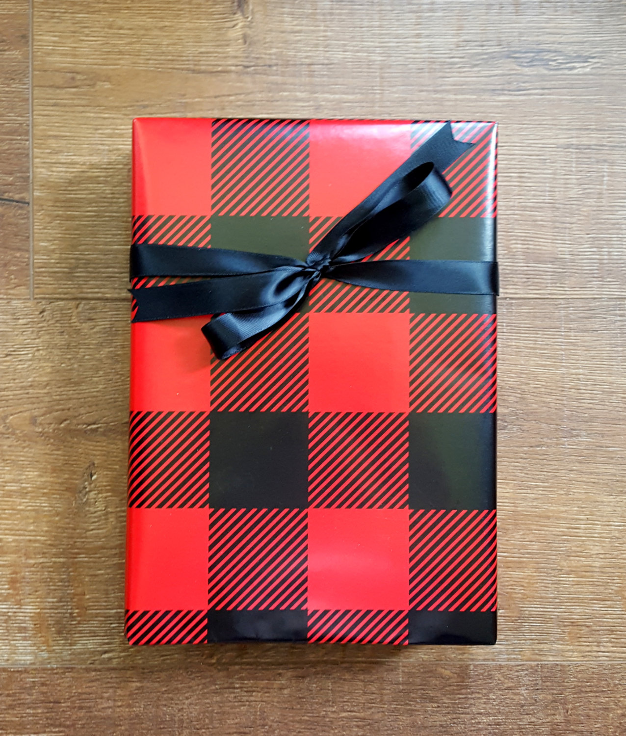 buffalo-plaid-wrapping-paper-gift
