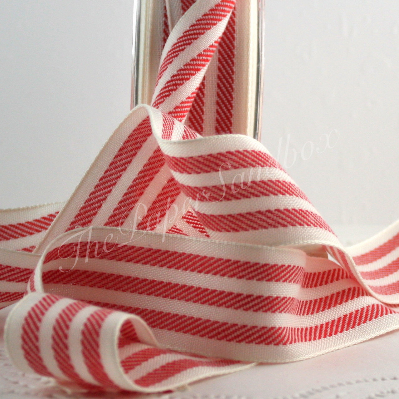 red-and-white-stripe-ribbon-christmas