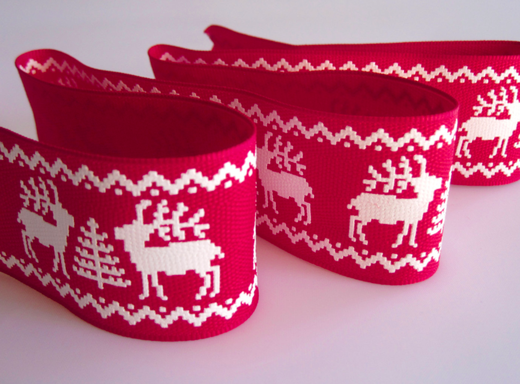 reindeer-red-christmas-ribbon