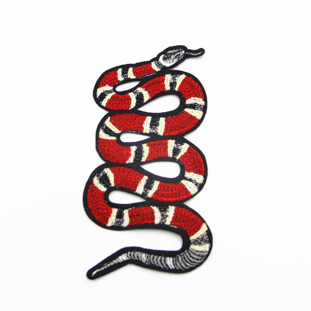 snake gucci logo