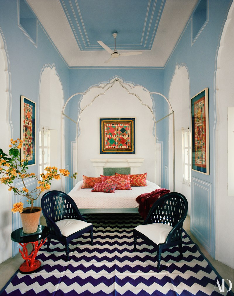Marie-Hélène de Taillac Jaipur home bedroom canopy bed chevron dhurrie rug Narain Niwas Palace Hotel India