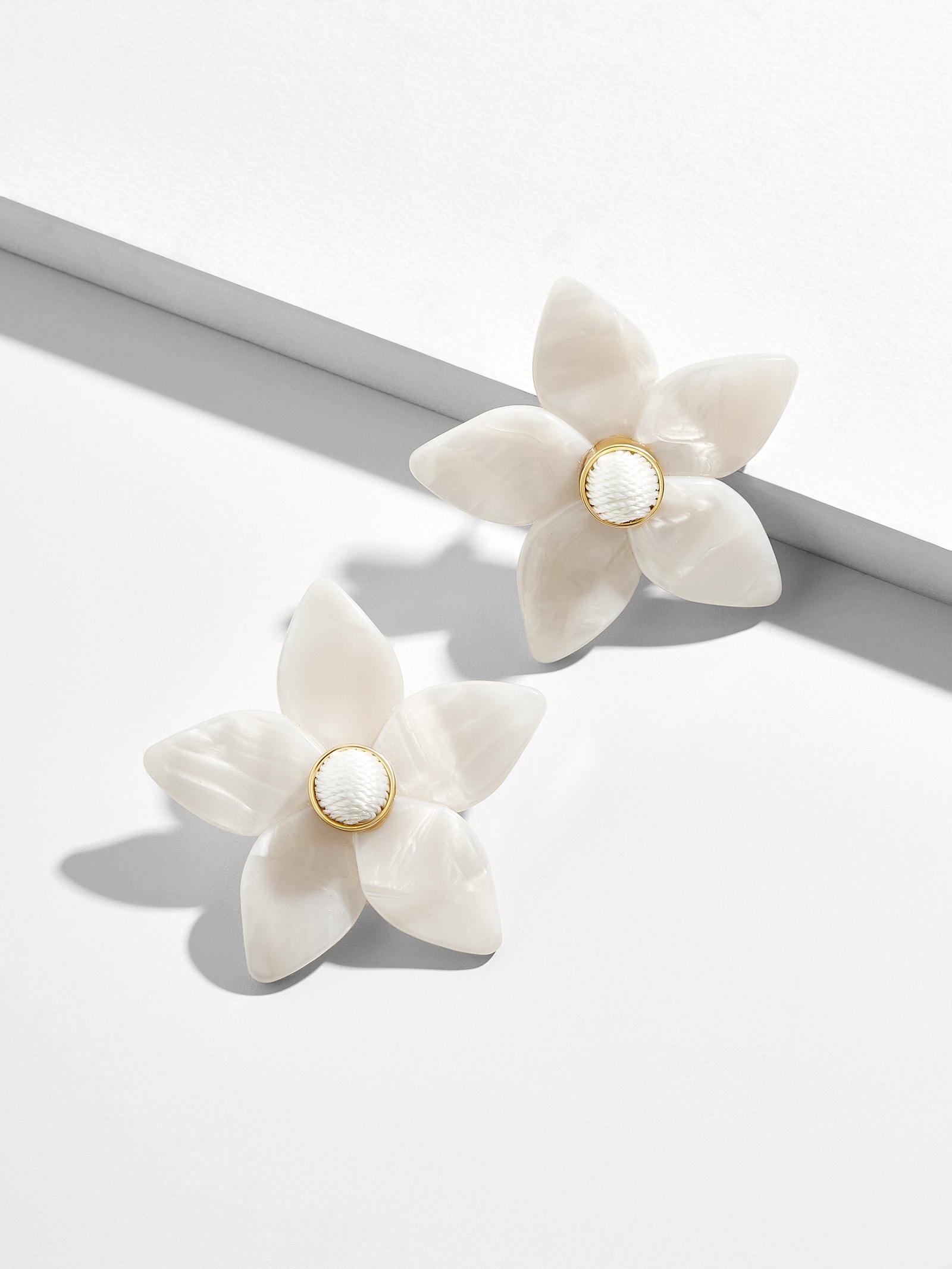 Mini Amariella Flower Stud Earrings