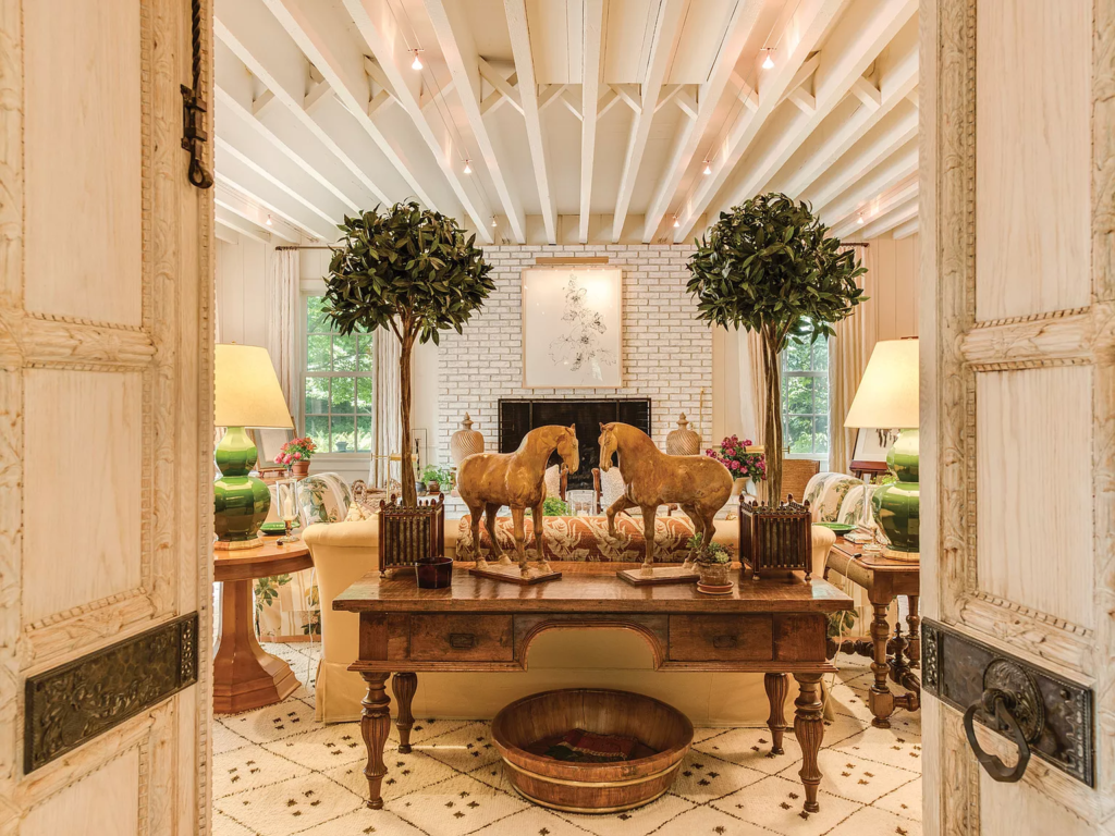 Living Room in 19 Georgica Road, East Hampton, New York decorated by Bunny Williams