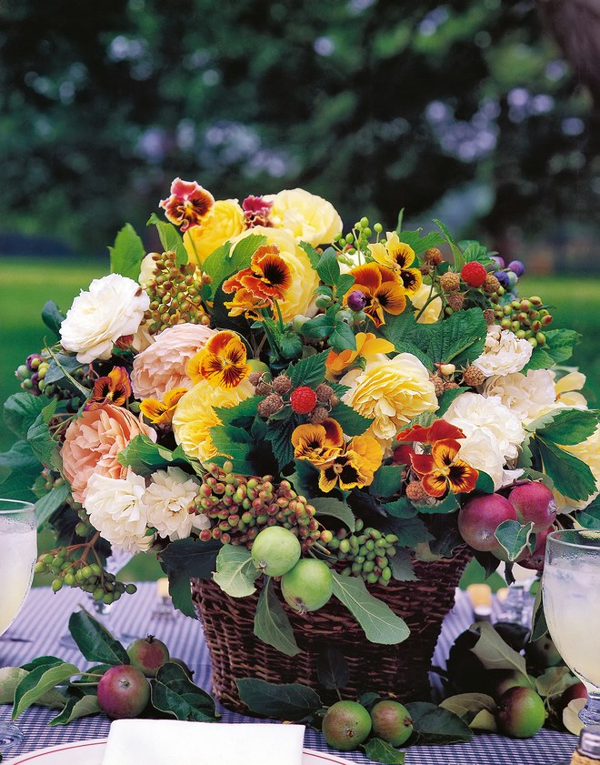 Design & Style: A Constant Thread by Carolyne Roehm Book Fruit Floral Centerpiece Table Setting