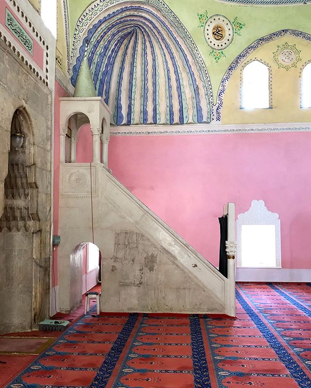 Pink Walls Mosque Turkey photo by Miguel Flores Vianna