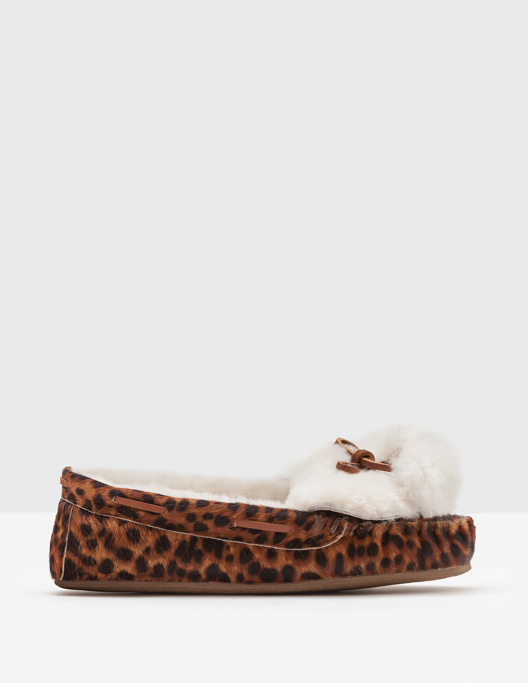 clarks pom pom slippers