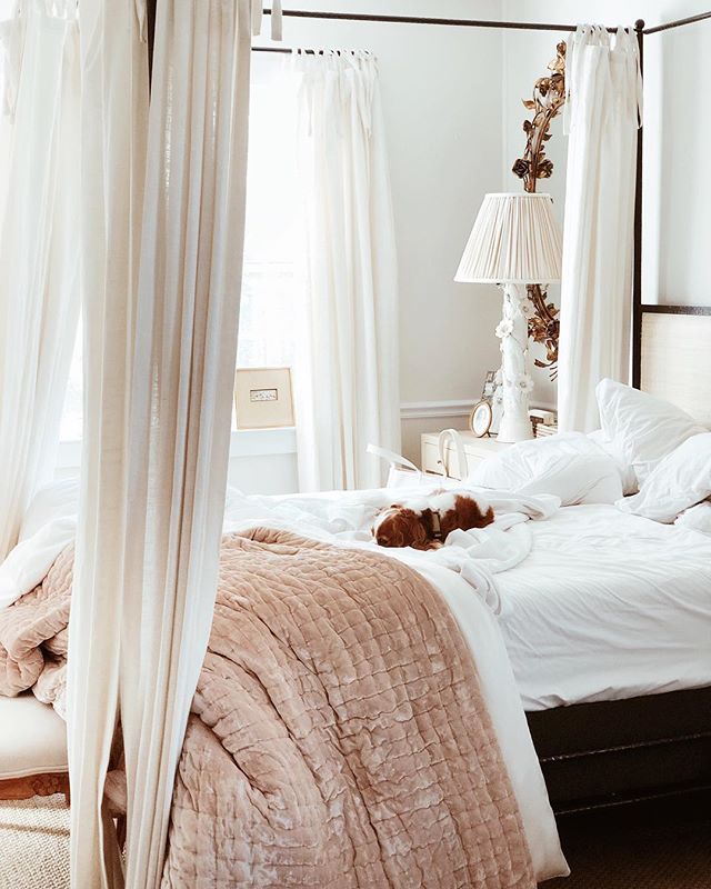 hanna-seabrook-louisville -kentucky-home-southern-living-magazine-bedroom-black-iron-canopy-bed-velvet- blanket-quilted