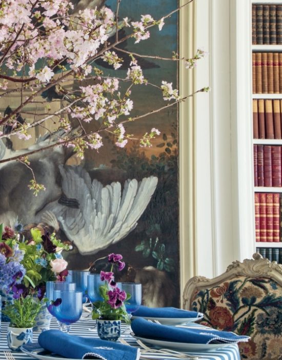 carolyneroehmstyledesignconstantthreadbooktablesettingbluewhite2