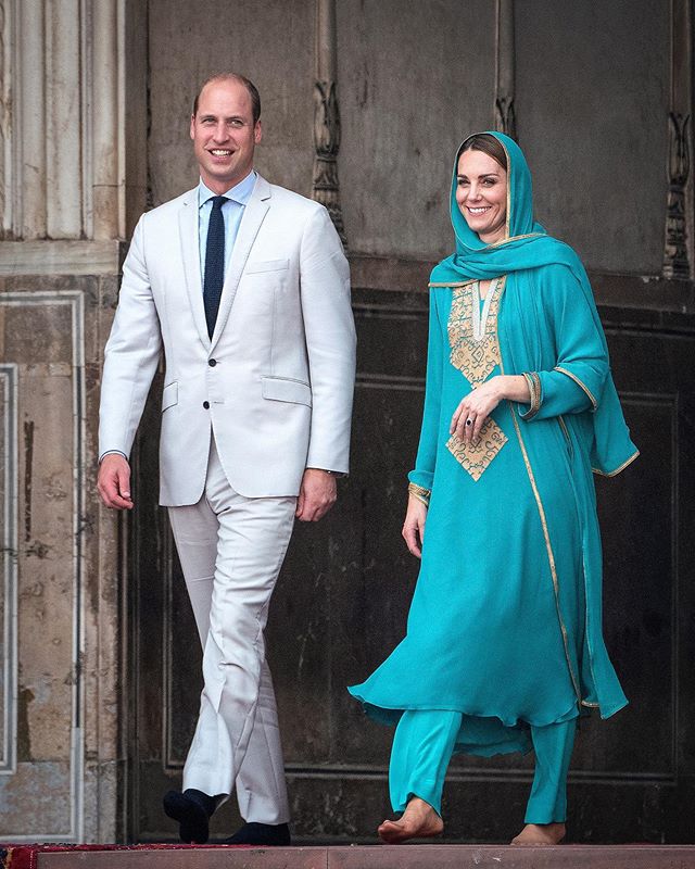 Duke and Duchess of Cambridge on their Royal Tour of Pakistan. Love Kate Middleton's style.