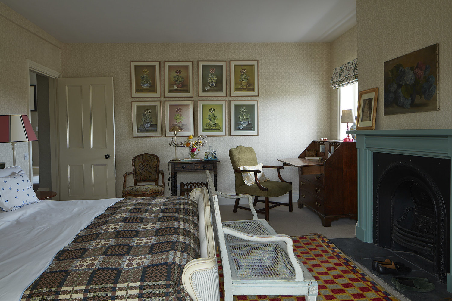 bedroom-fireplace-english-country-house-rita-konig-north-farm-england-home, image size:1500x1000