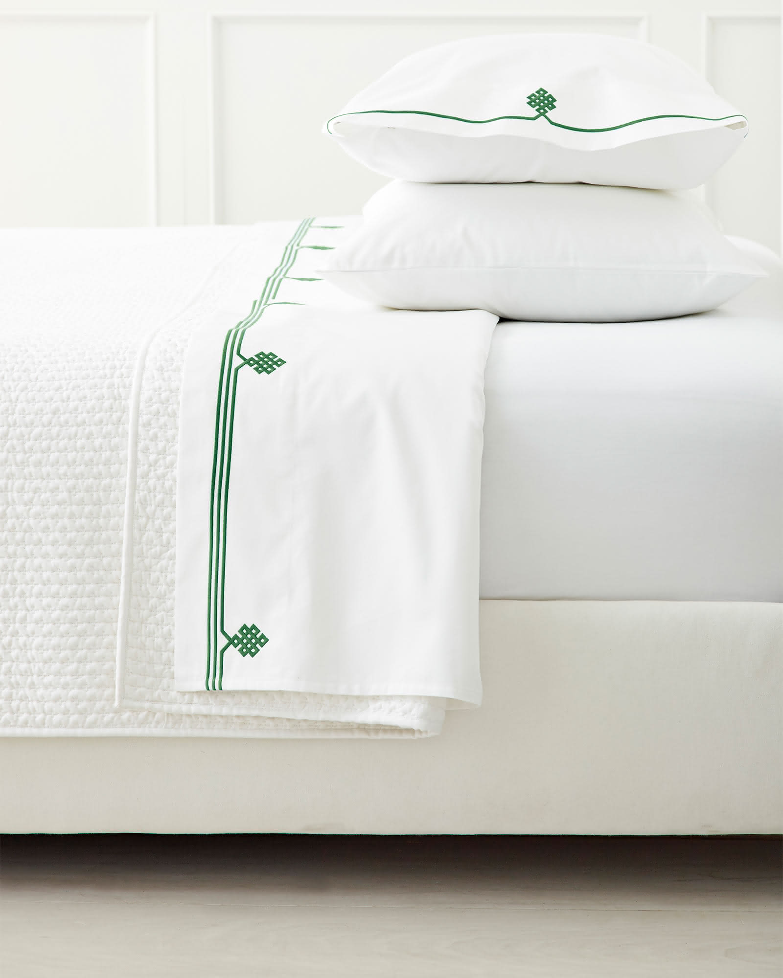 sohosheetsetgreenserenalilybeddingembroidered