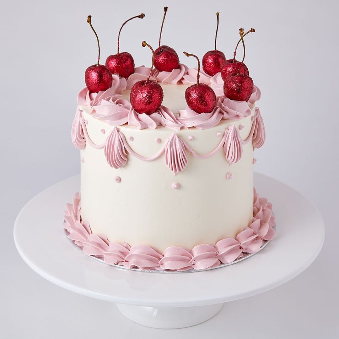 lily-vanilli-bakery-london-cake-glitter-cherries-cherry-decoration-pink