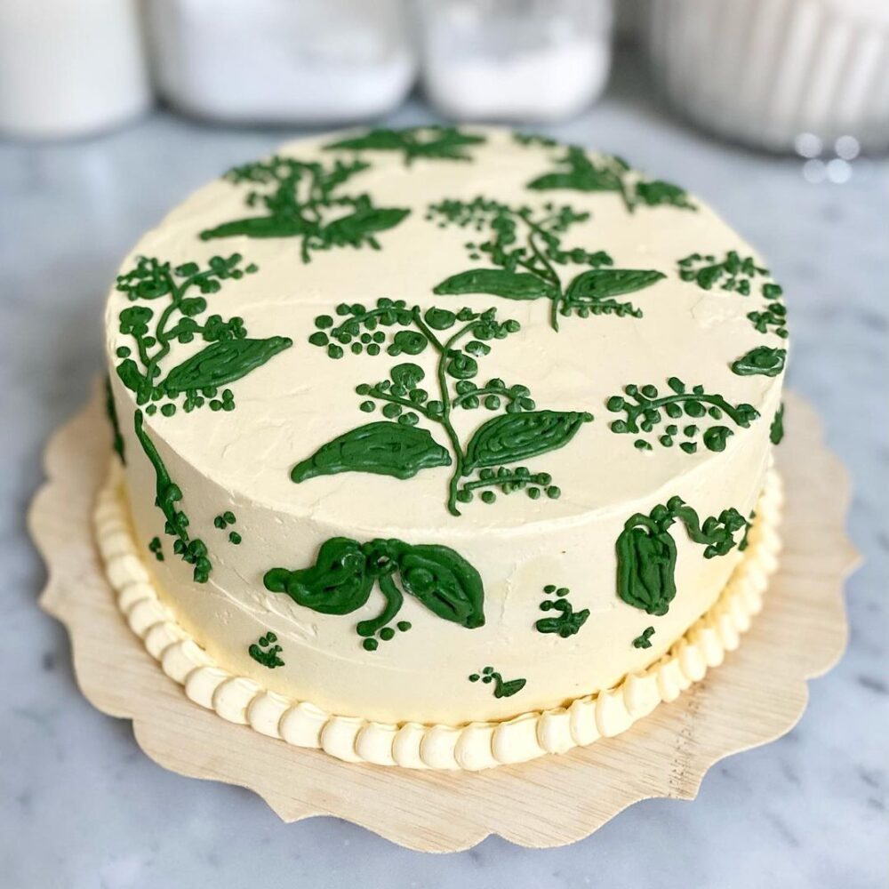 Elizabeth Mayhew Decorates the Best Cakes